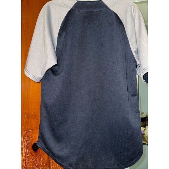 Stitches New York Yankees Team Logo MLB Men’s Medium Shirt Embroidered button up - Picture 3 of 5